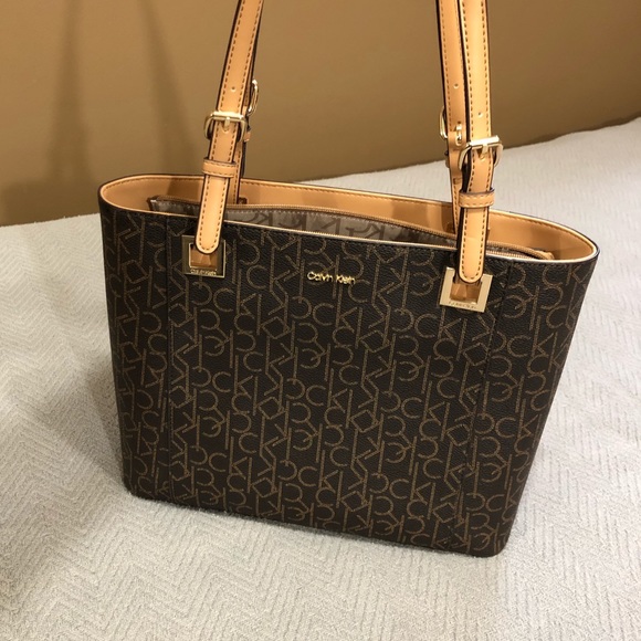 Calvin Klein Handbags - Calvin Klein Purse